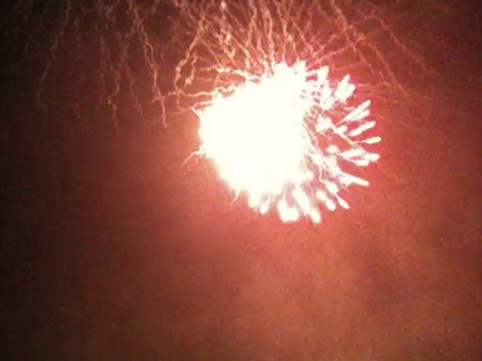 Feu artifice Arles 8/05/10 Sté Johann Raclot Feu d'artifice