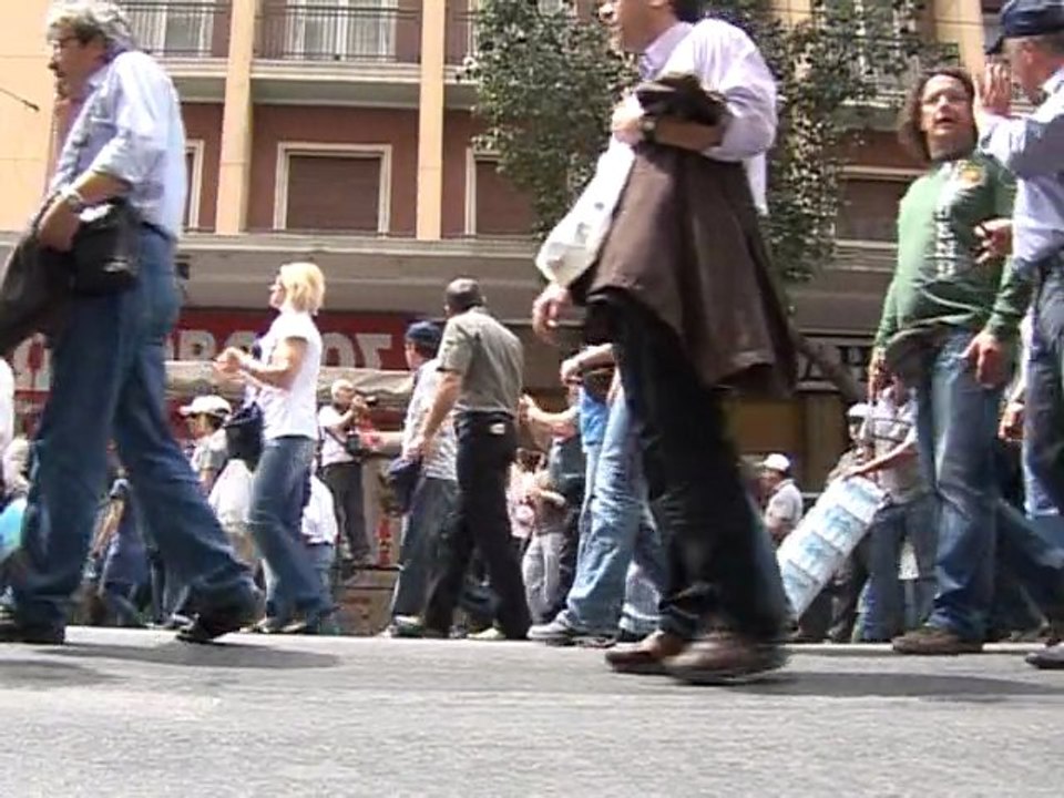 Grèce: trois morts lors de la grève générale contre la rigueur