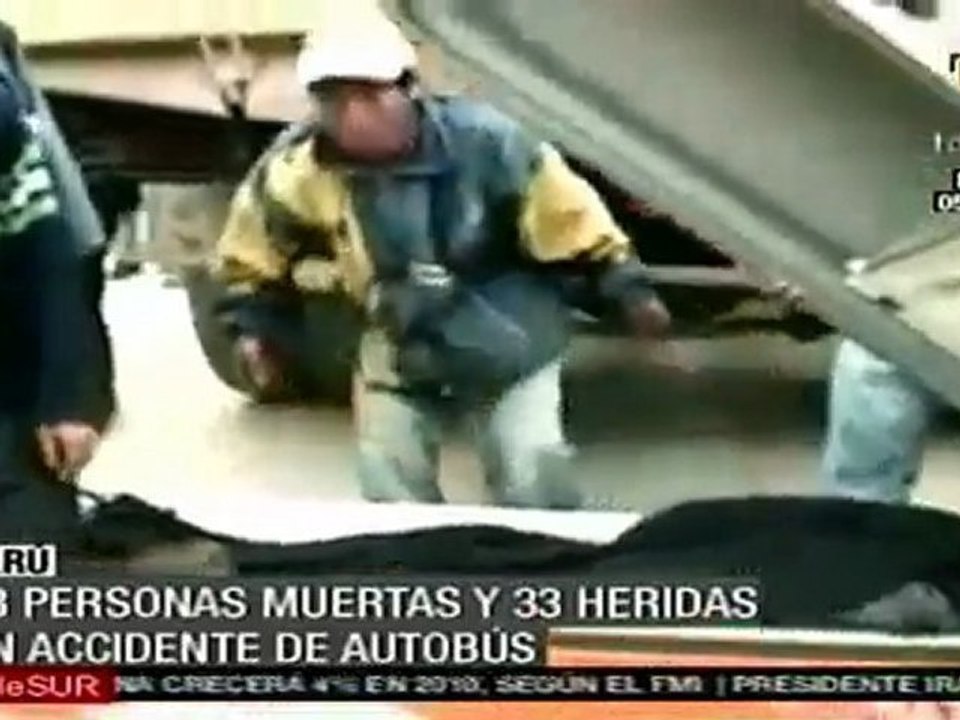 Cae autobús a un barranco en Perú, 18 muertos y 33 heridos