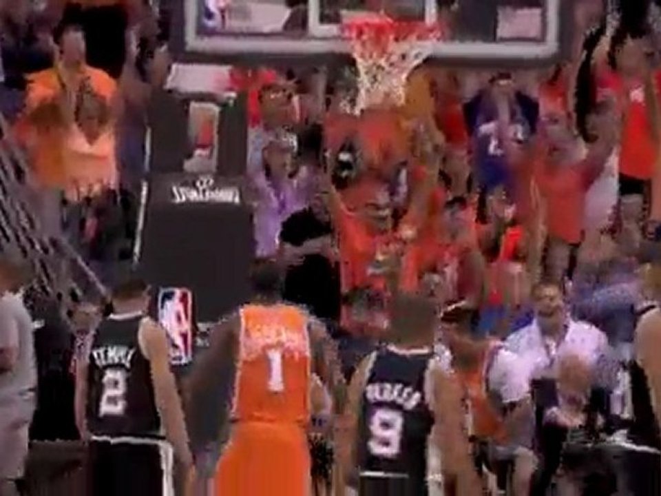 Steve Nash drops the pass off to Amar'e Stoudemire who finis