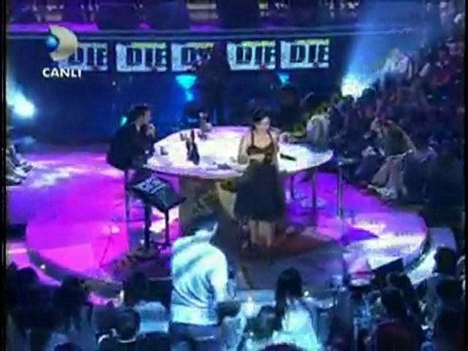 Göksel - Kıskanıyorum 2010 Canlı Performans www.akgulfm.com