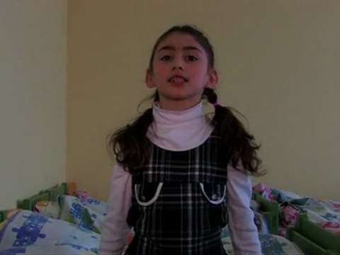 Гюнель рассказывает стихотворение о России_7