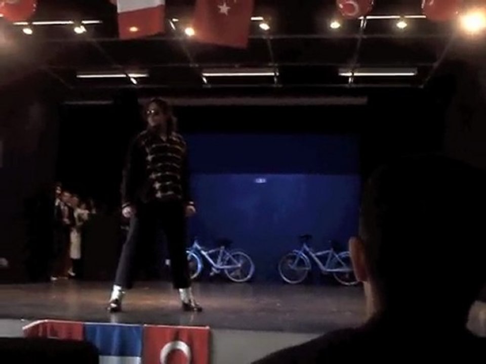 Matis Jackson Live Medley " Scream " and " Jam "