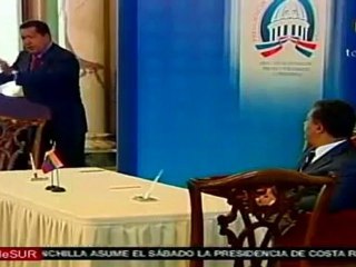 Gobierno dominicano firma acuerdo de venta 49% acciones de R