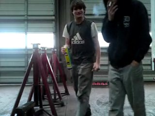 qui veux du feu pour allumé sa clope ?