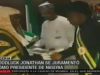 Jonathan jura el cargo y sucede a Yar'Adua como presidente t