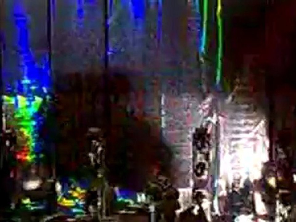 Coldplay - Clocks (Live at Glastonbury Festival 2005)