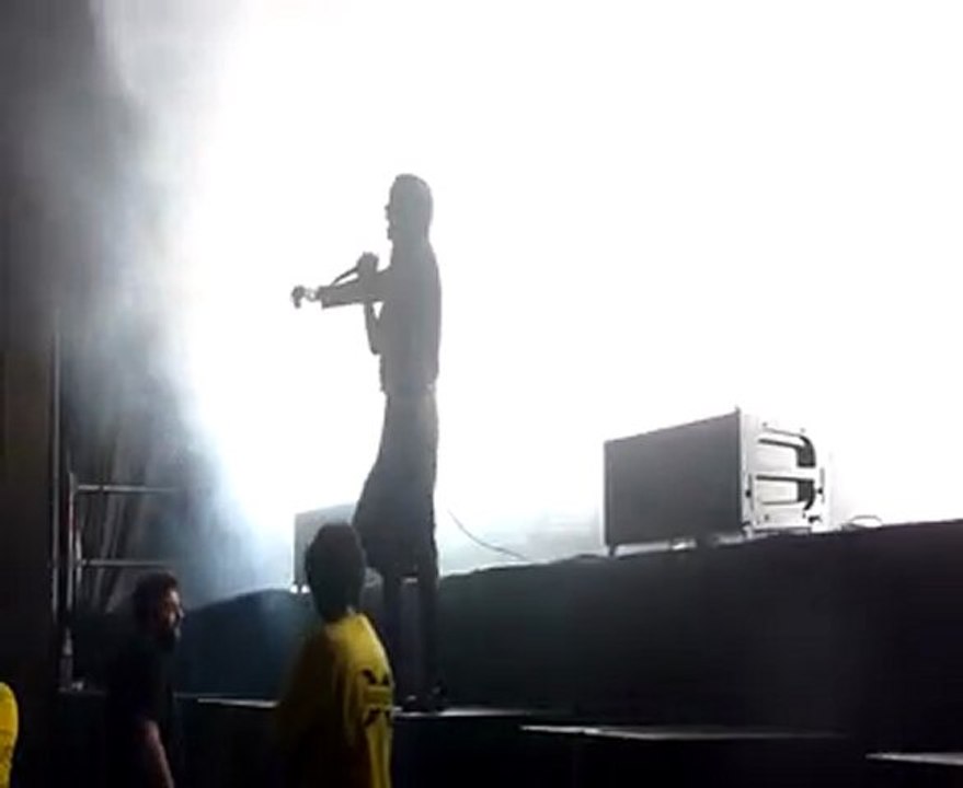 CRYSTAL CASTLES- SOS 4.8- 2010