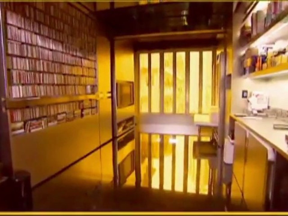 One tiny apartment, 24 rooms? Incredible domestic ...