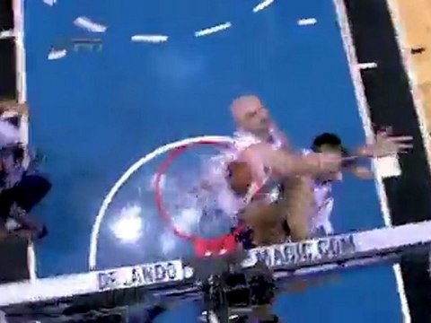 Al Horford puts a nice stutter step on the Magic and drives