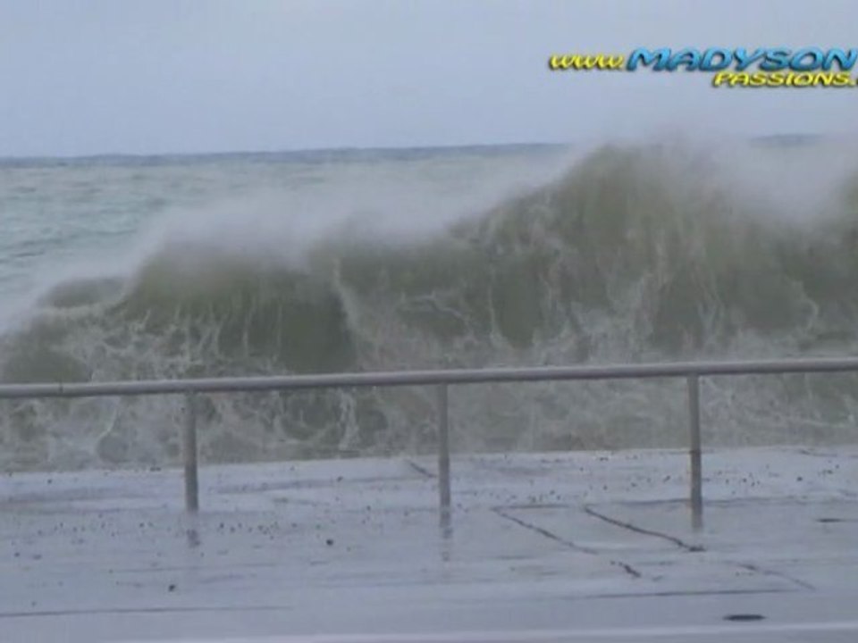 Coup de mer sur la Promenade des Anglais