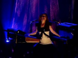 Tori Amos Live In Paris - Concertina
