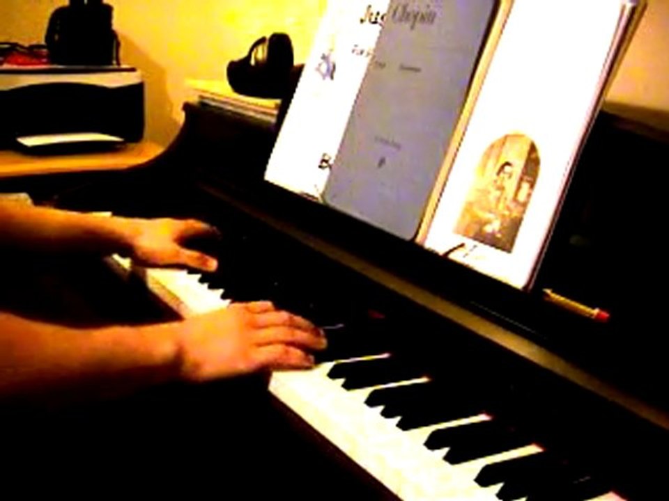 Queen - Bohemian rhapsody solo ( piano + guitar )