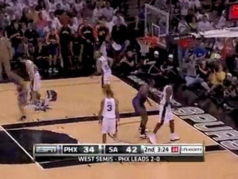 Steve Nash dishes inside to Amar'e who throws it down with s