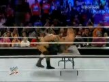 Spinebuster à Travers une Tables - WWE Extreme Rules 2010