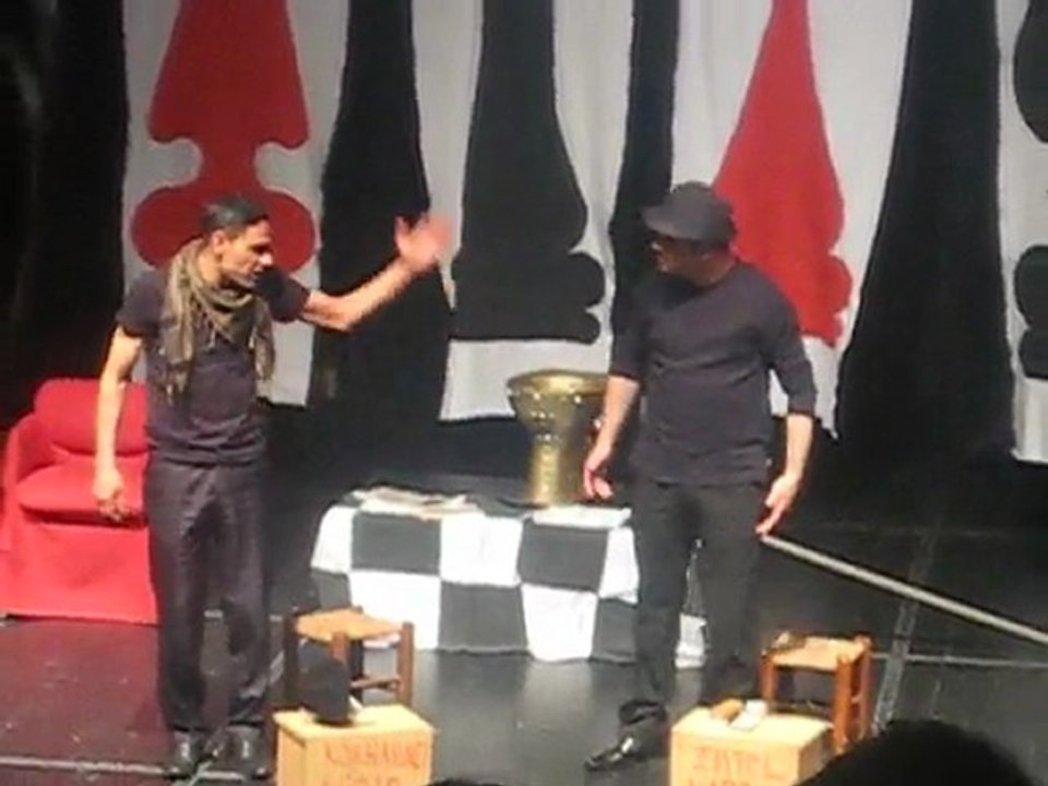 TİYATRO KIRMIZI AVCILAR