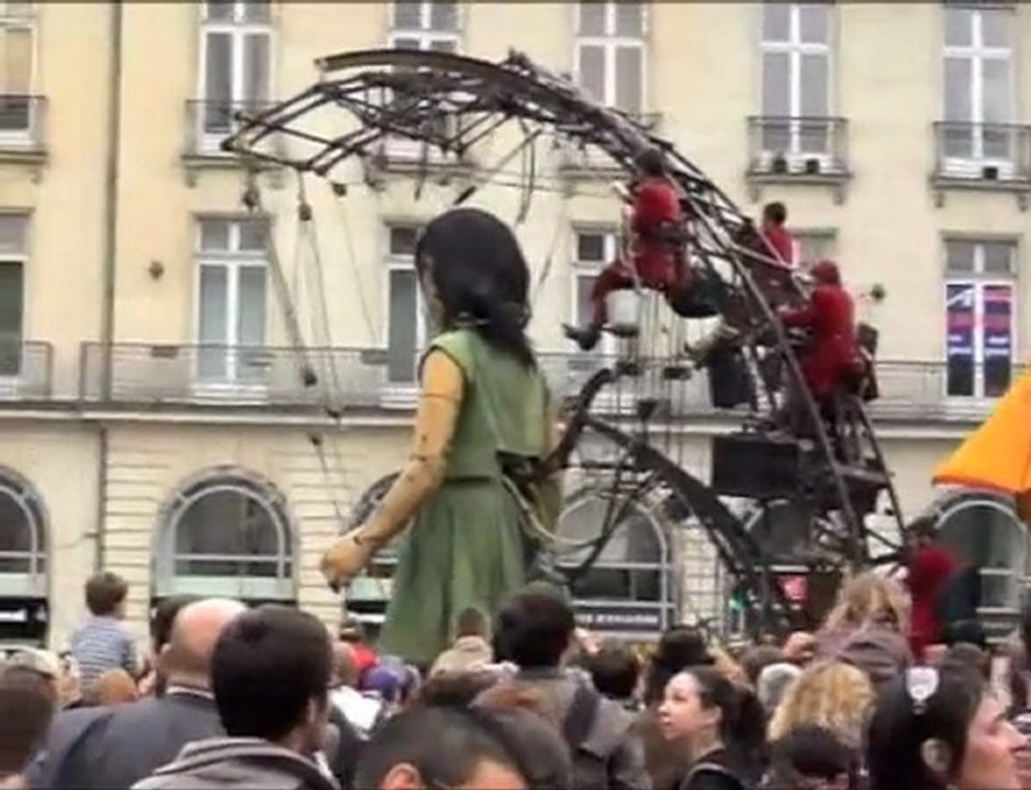 Royal De Luxe Nantes 2009 (4-petite géante & bateau)