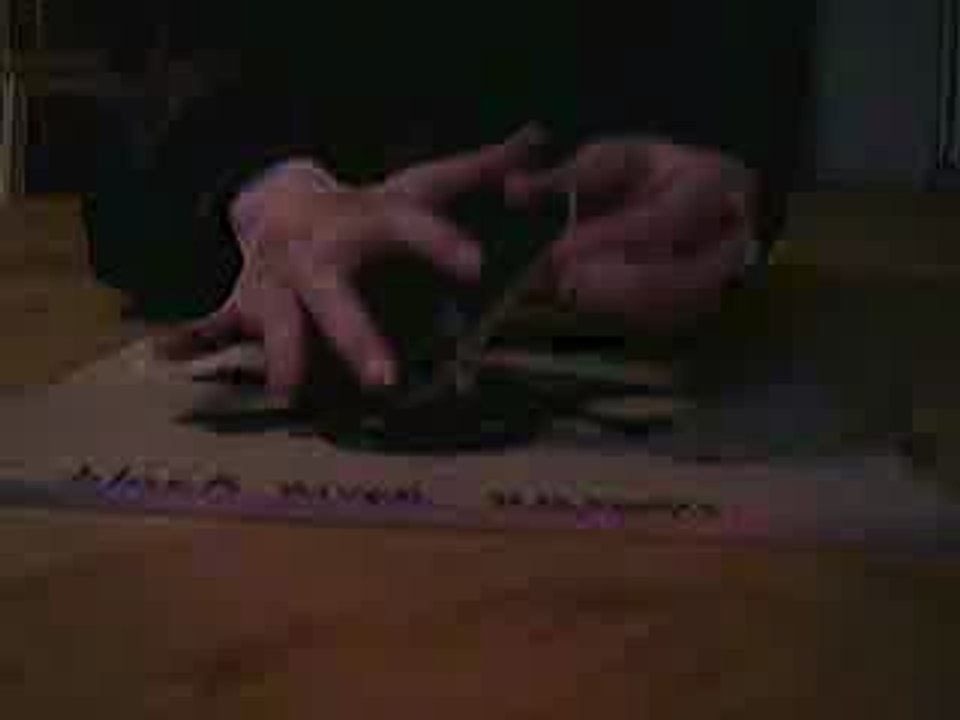 tuto kickflip ( flip ) en fingerskate!!!^^