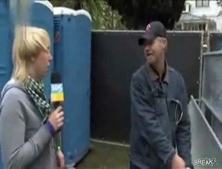 dude-washes-his-hands-in-pee_1