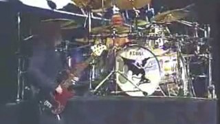 Black Sbbath com Rob Halford errando em 2004