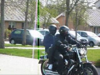 Jacob kører på motorcykel fra kirken på hans konfirmation