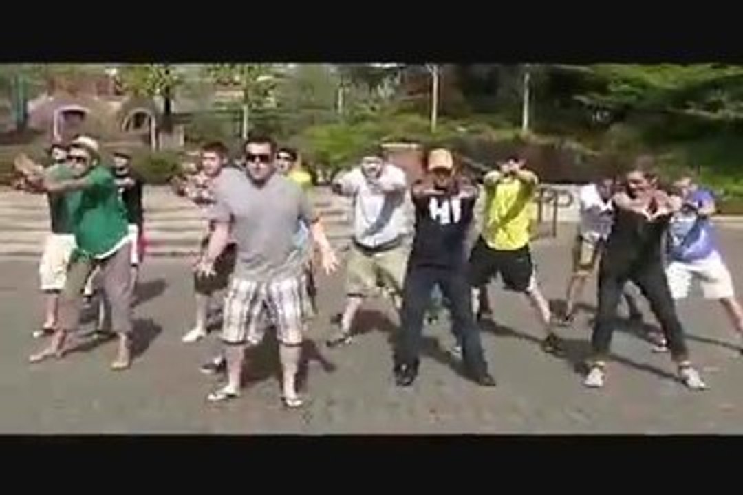 Lady Gaga Acapella par un groupe...