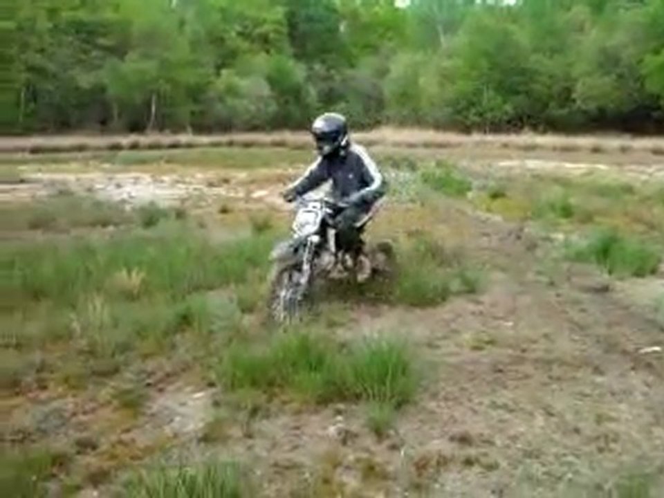 dirt  dans la boue