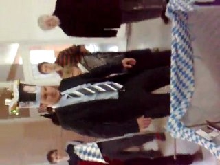 Martin feiert seine bravoröse PhD-Defense