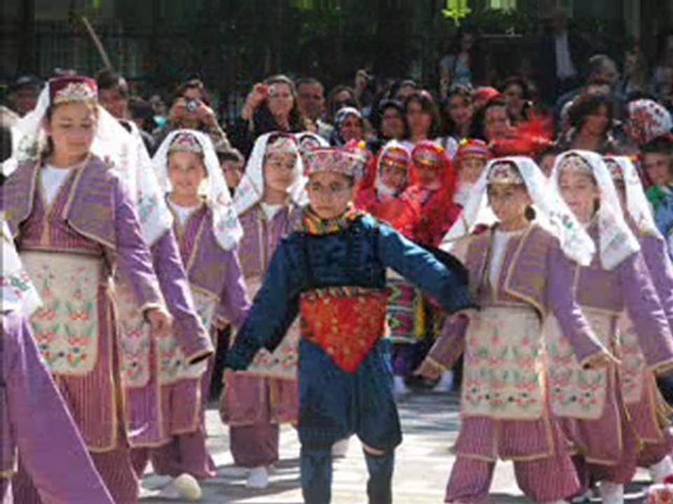 Zübeyde Hanım İlköğretim Okulu  23 Nisan Kutlaması 2009-2010