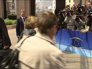 Europe races to flesh out debt rescue plan