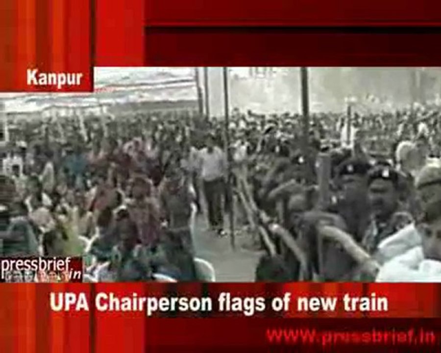 Sonia Gandhi flags of new train (Kanpur) 7th Feb.10