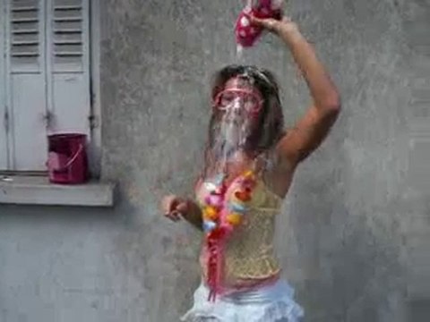 La nouvelle petite Amie de Bigard n'a pas peur du ridicule !