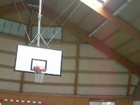 Les basketteurs savent jouer au volley ;)