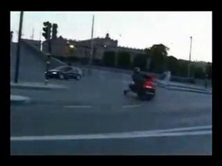 In motoslitta per le strade della città