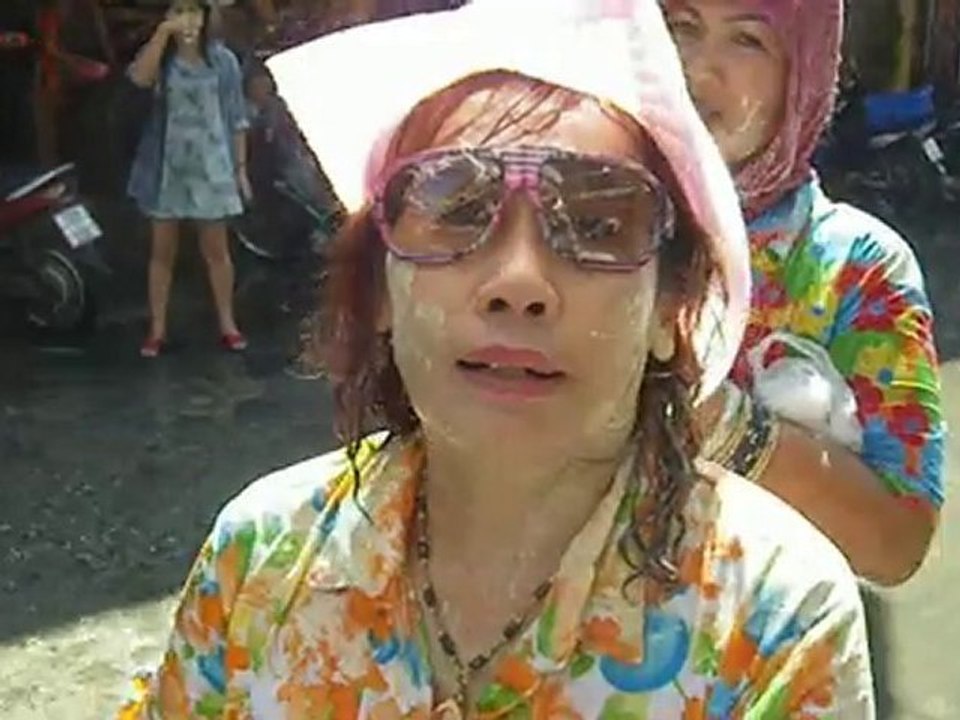 riviera beach hotel  pattaya soi 13/2 songkran 2010