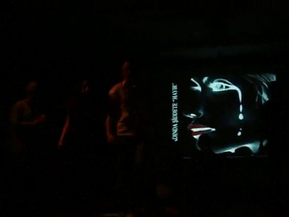 Kadına Şiddete Hayır için Alkışlar...