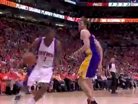 Amar'e Stoudemire powers the Suns offense in Game 3, scoring