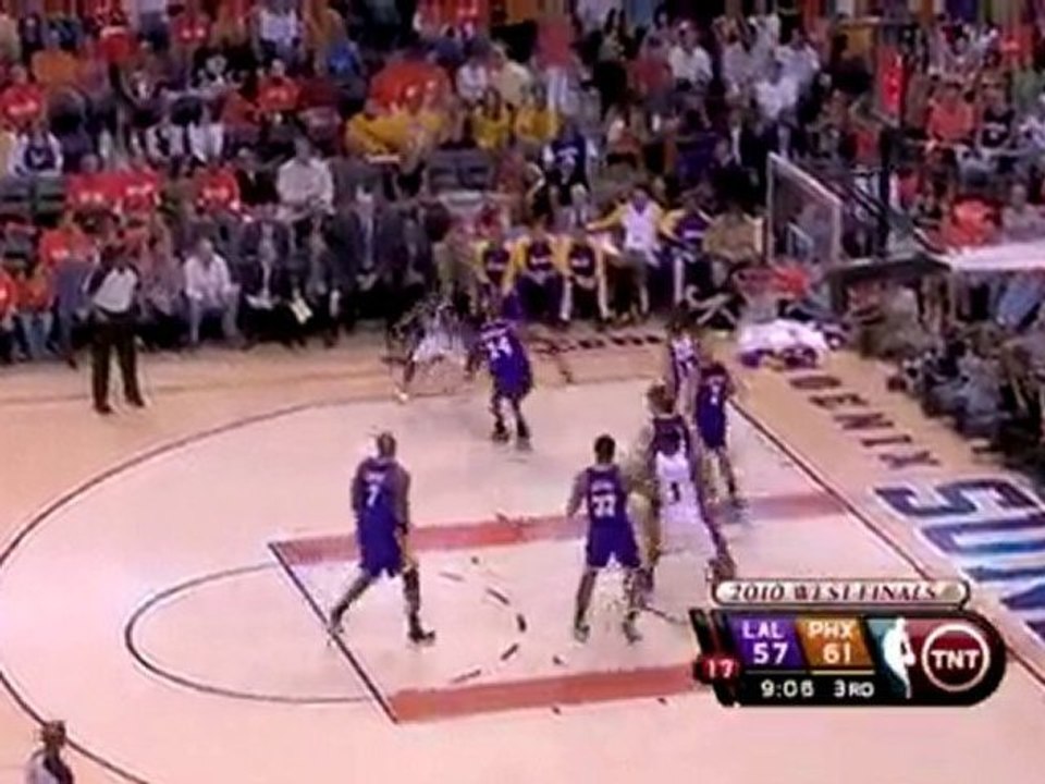 The Suns team defense is tough against the Lakers in Game 3.