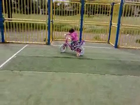 premiers tours de roues d'Ella