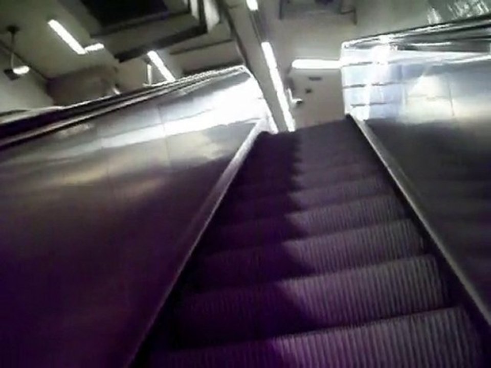 Paris station Notre Dame st michel