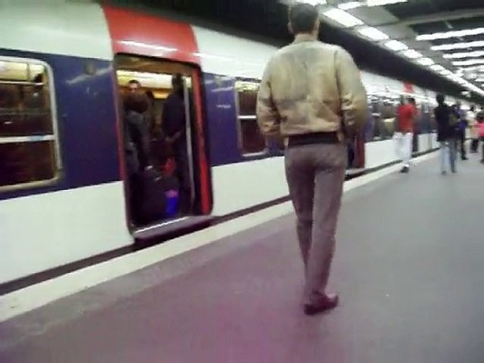 station RER chatelet- les halles Paris 8 mai 2010