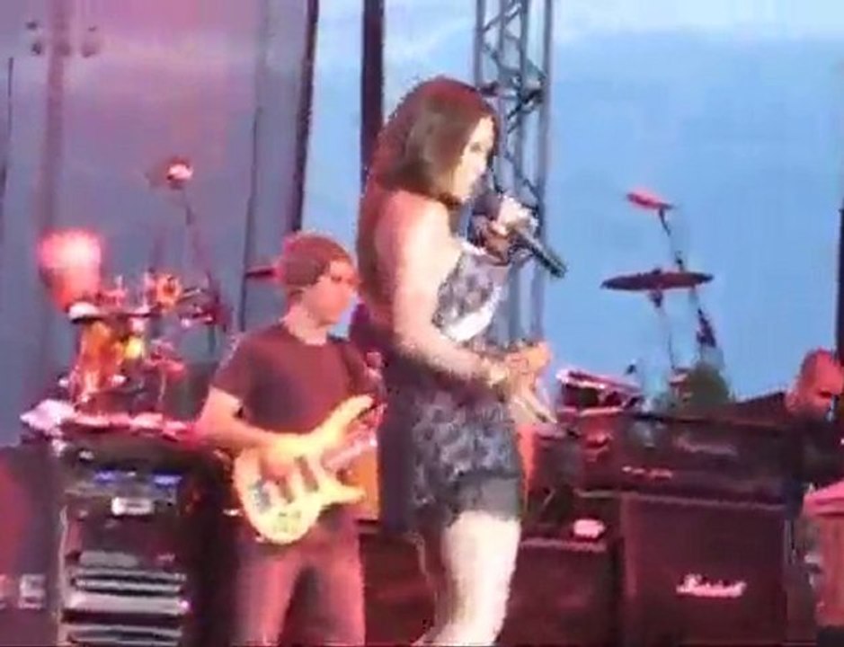 hilary duff   never stop live