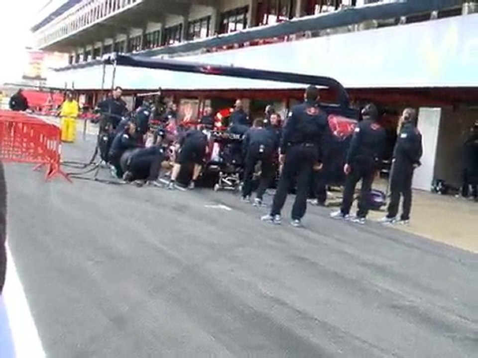 Practicas de cambio de ruedas en Toro Rosso