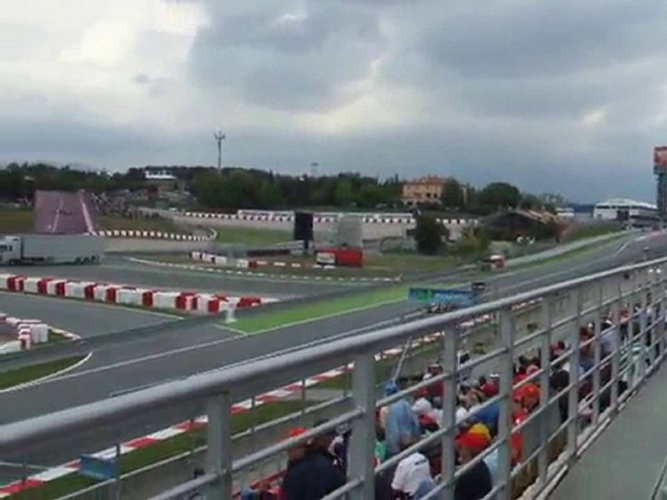 Dani Clos adelanta a Pastor Maldonado - GP2 España 2010