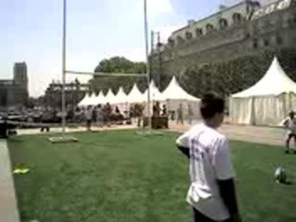 Des enfants jouent au rugby!