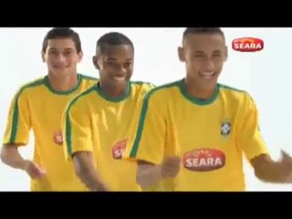 Robinho Neymar e Ganso palleggiano per la "Seara"