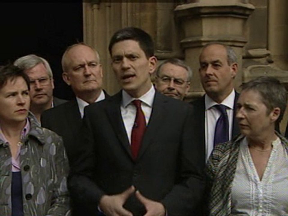 Miliband throws Labour leadership hat into ring