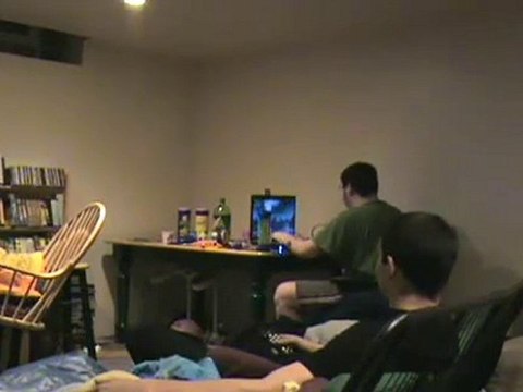 Régis pête un cable sur son ordi