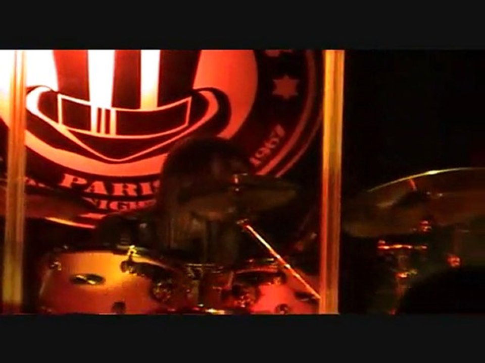 Sinopsis - 2 in 1 head  (Le Gibus 02/2008)