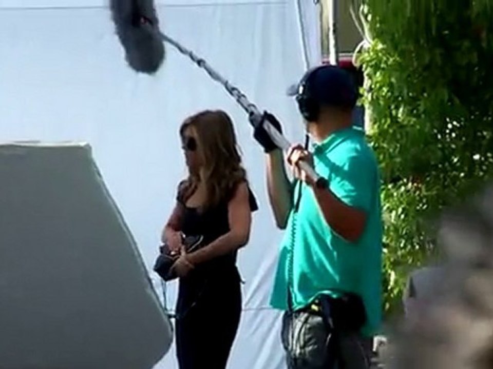 Jennifer Aniston - Set of "Just Go With It"